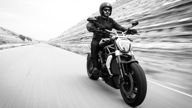 Xdiavel_Driving5