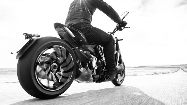 Xdiavel_Driving6