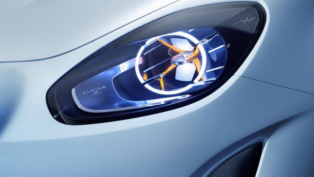 Alpine-Vision-2016-optique-avant-Renault